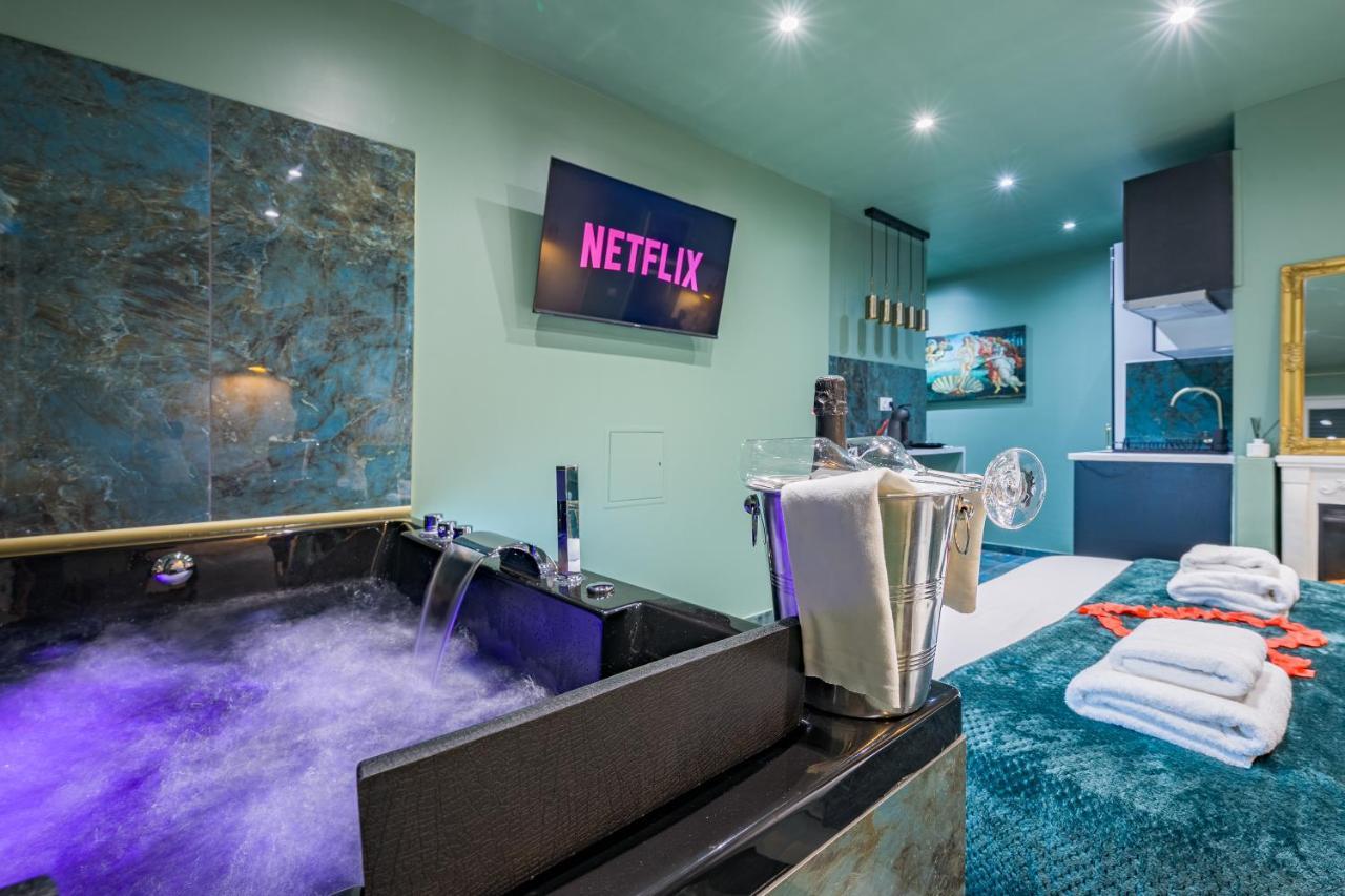 Le Musee D'Aphrodite / Jacuzzi Montgeron Buitenkant foto