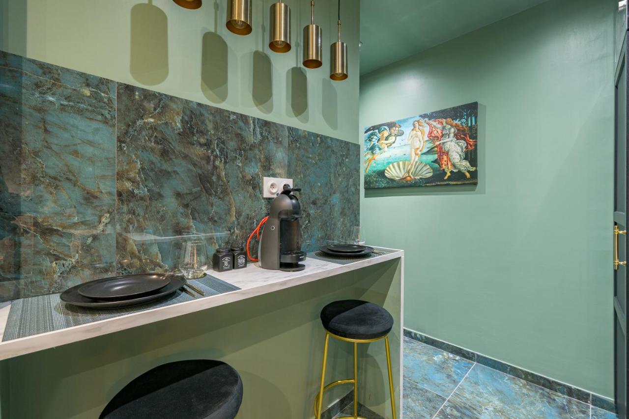 Le Musee D'Aphrodite / Jacuzzi Montgeron Buitenkant foto